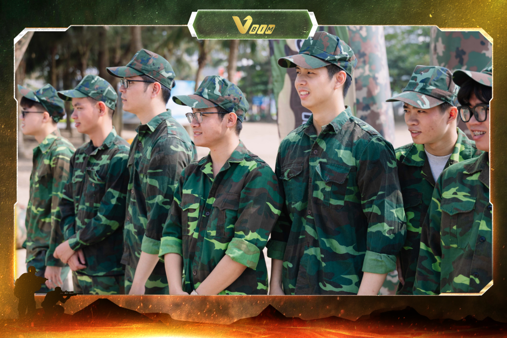 Các thành viên đang xếp hàng để chơi game